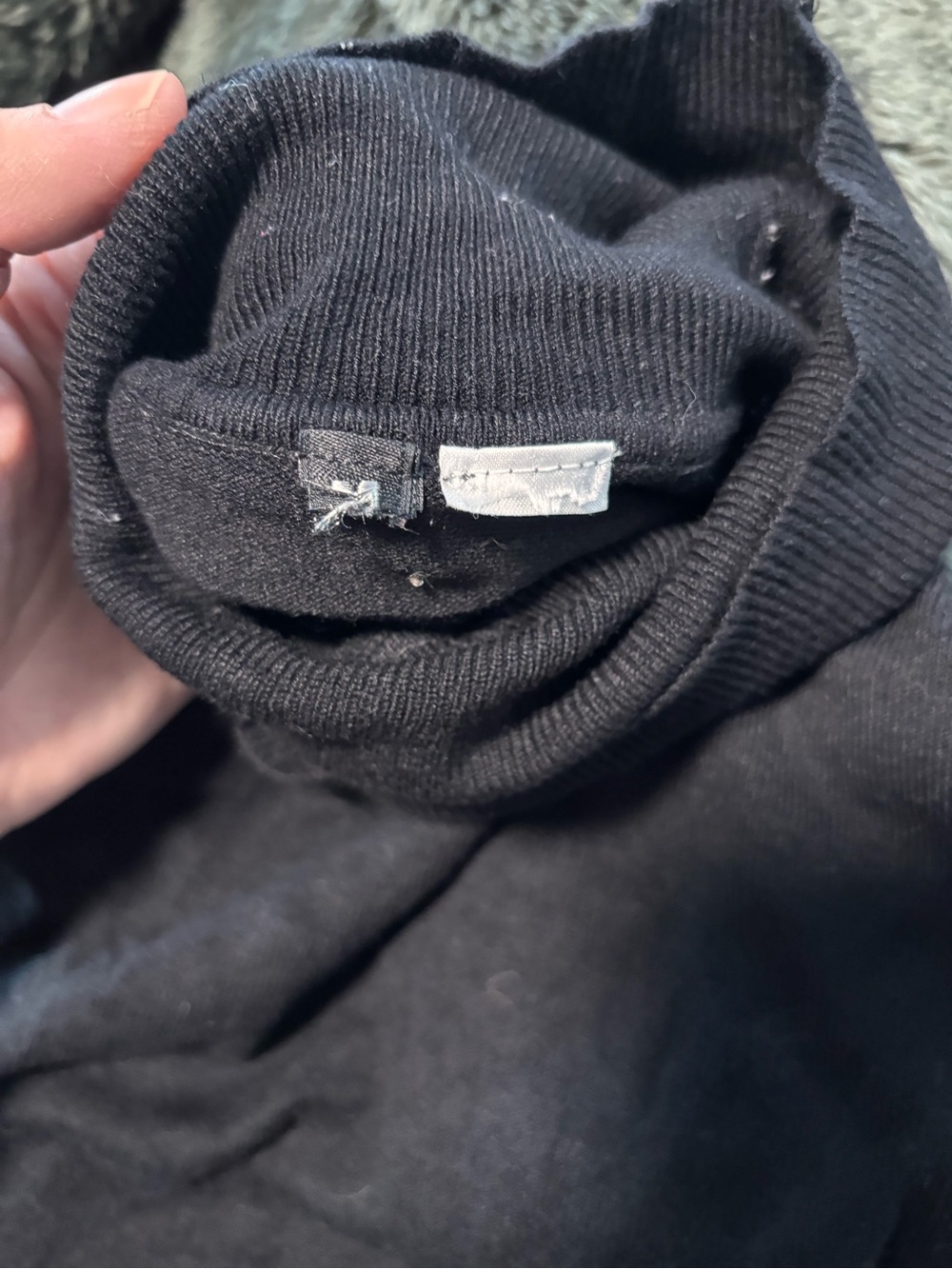 Black shirt size medium - Picture 4 of 4